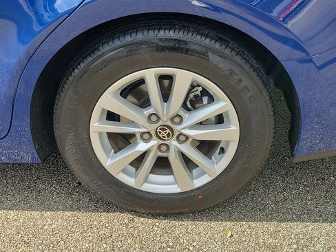 Used 2025 Toyota Camry LE image 5