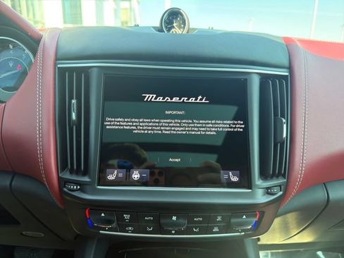 Used 2023 Maserati Levante GT AWD/4WD image 19