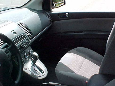 Used 2010 Nissan Sentra 2.0 SR FWD image 17