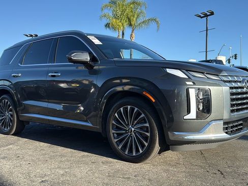 Used 2023 Hyundai Palisade Calligraphy image 1