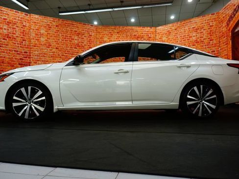 Used 2019 Nissan Altima 2.5 SR FWD image 4
