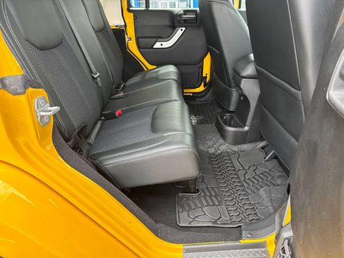 Used 2015 Jeep Wrangler Unlimited Sahara AWD/4WD image 16