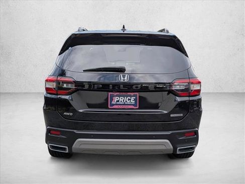 Certified 2024 Honda Pilot Touring image 6