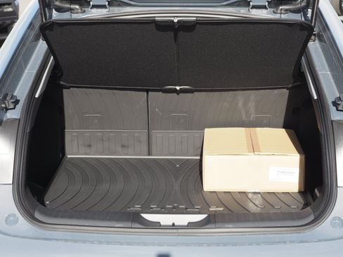 New 2026 Toyota Prius Plug-In Hybrid FWD image 18