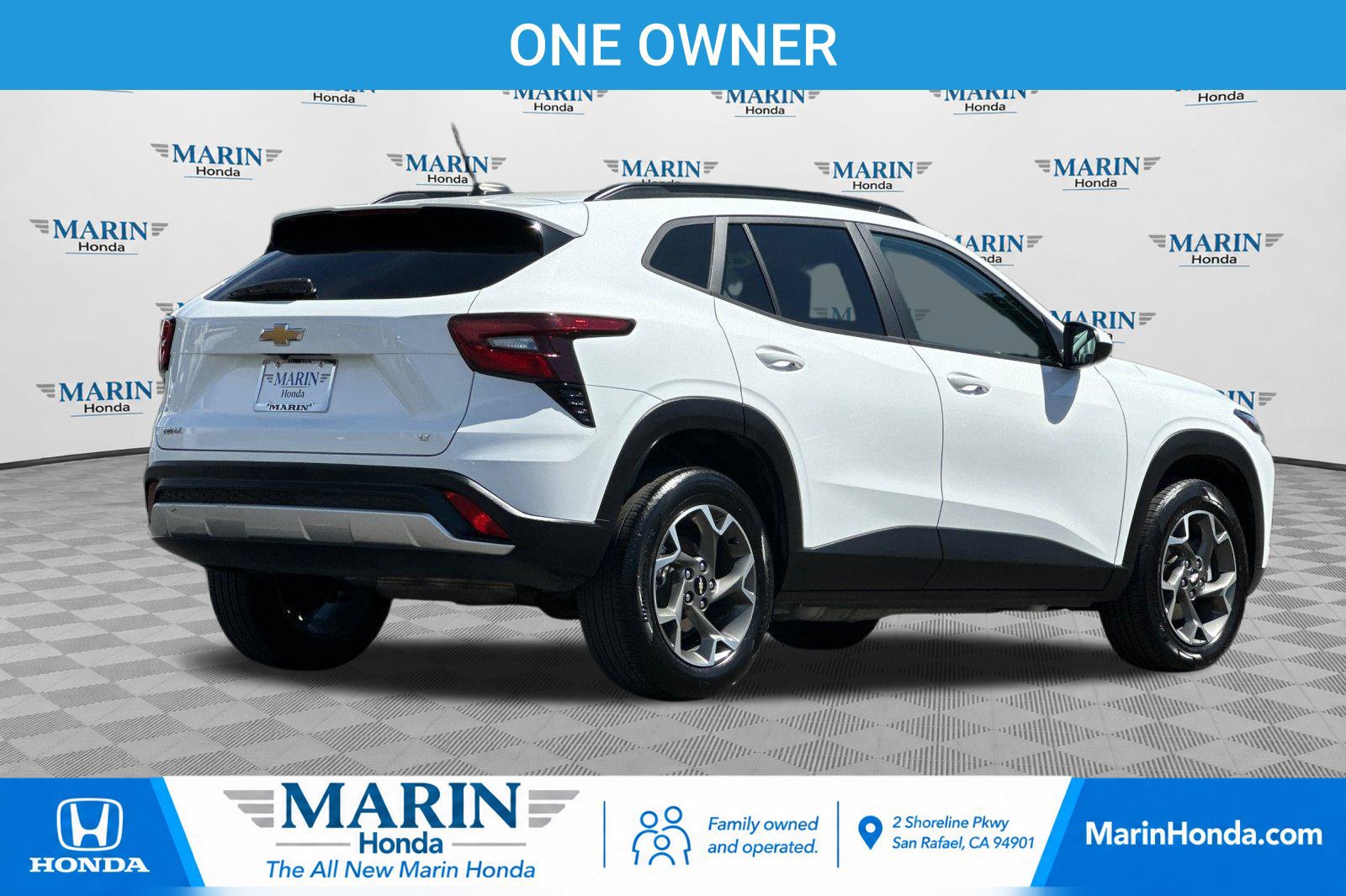 Used 2025 Chevrolet Trax LT FWD image 3