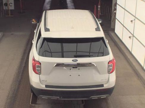 Used 2023 Ford Explorer XLT w/ Equipment Group 202A image 8