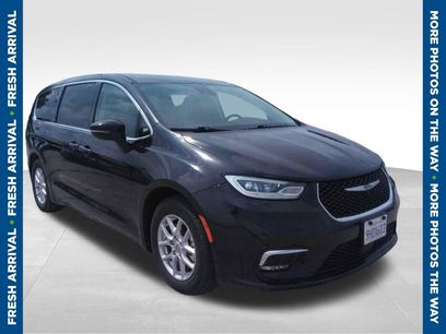 Used 2023 Chrysler Pacifica Touring-L