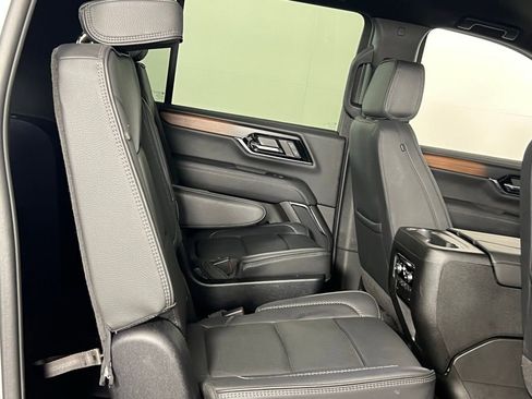 Used 2025 GMC Yukon XL Denali image 32