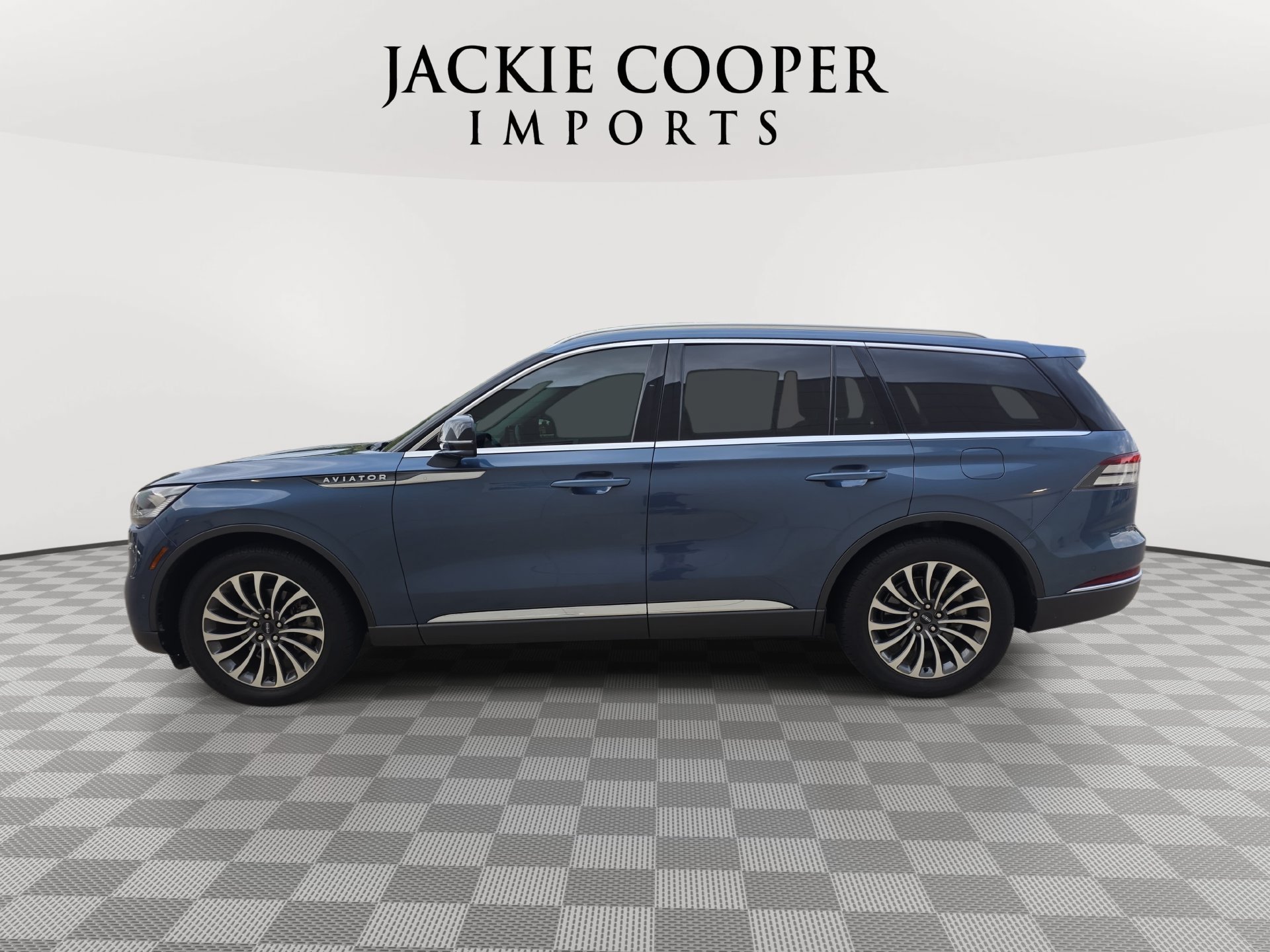 Used 2020 Lincoln Aviator Reserve w/ Equipment Group 201A RWD image 8