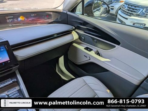 Certified 2024 Lincoln Nautilus Reserve w/ Equipment Group 202A AWD/4WD image 17