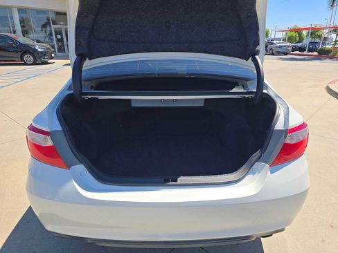 Used 2017 Toyota Camry SE w/ Moonroof Package FWD image 14