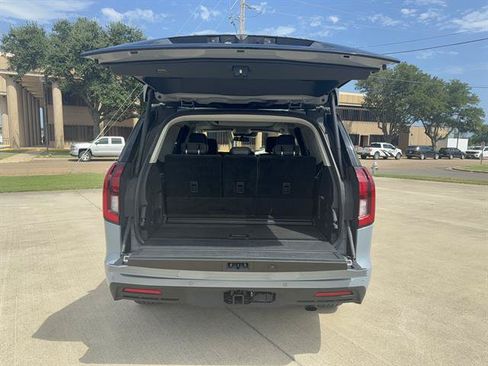 Used 2025 Ford Expedition Active RWD image 6