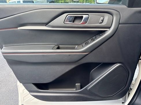 Used 2025 Ford Explorer ST-Line w/ ST-Line Street Pack AWD/4WD image 13