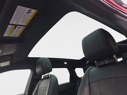 Used 2020 Land Rover Range Rover Evoque SE image 35