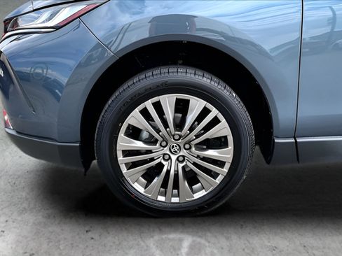 Used 2023 Toyota Venza XLE AWD/4WD image 29