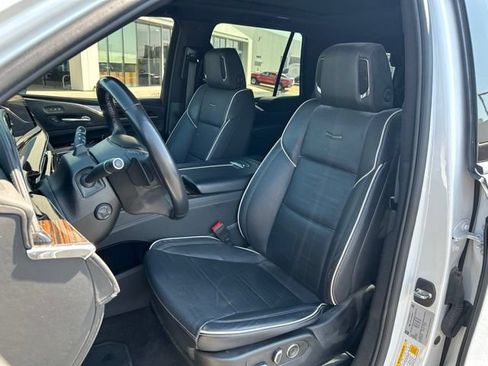 Used 2023 Cadillac Escalade Premium Luxury AWD/4WD image 16
