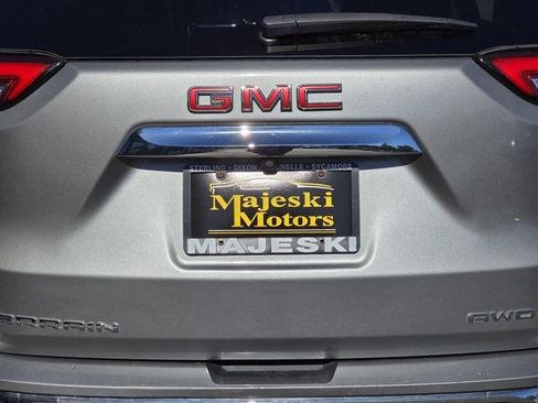 Used 2024 GMC Terrain SLT image 13