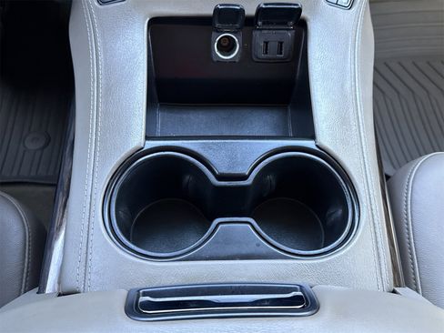 Used 2017 GMC Yukon SLT image 30