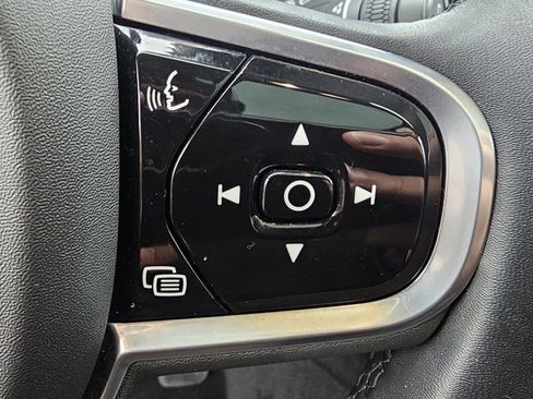 Certified 2023 Volvo XC60 B5 Plus w/ Climate Package image 22