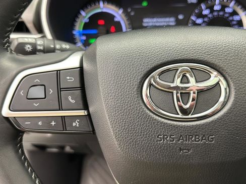 Used 2024 Toyota Highlander XLE AWD/4WD image 18