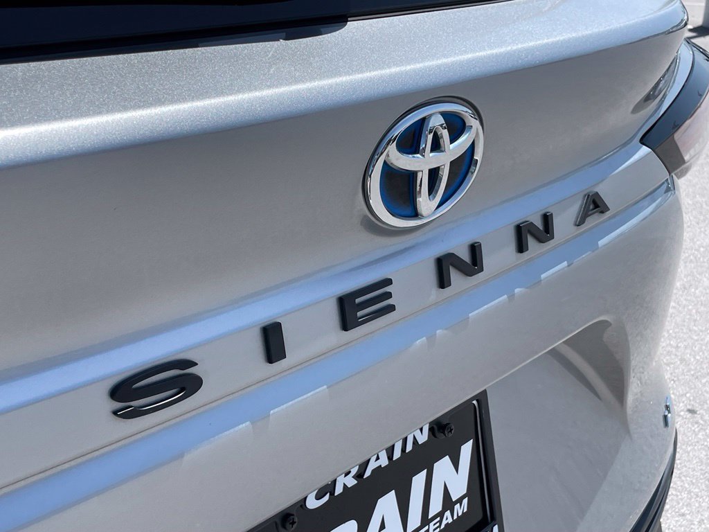 Used 2025 Toyota Sienna LE FWD image 29