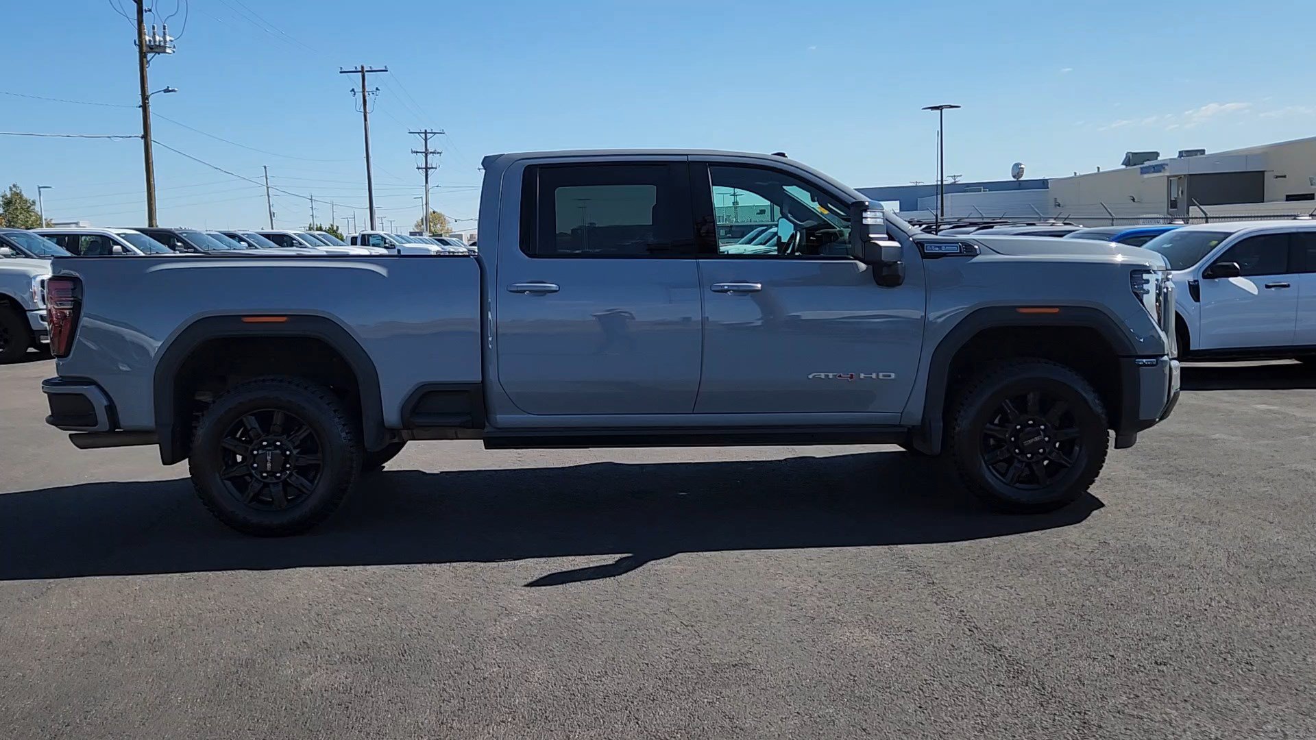 Used 2024 GMC Sierra 2500 AT4 w/ AT4 Premium Plus Package AWD/4WD image 3