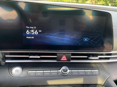Used 2025 Hyundai Elantra SEL FWD image 33