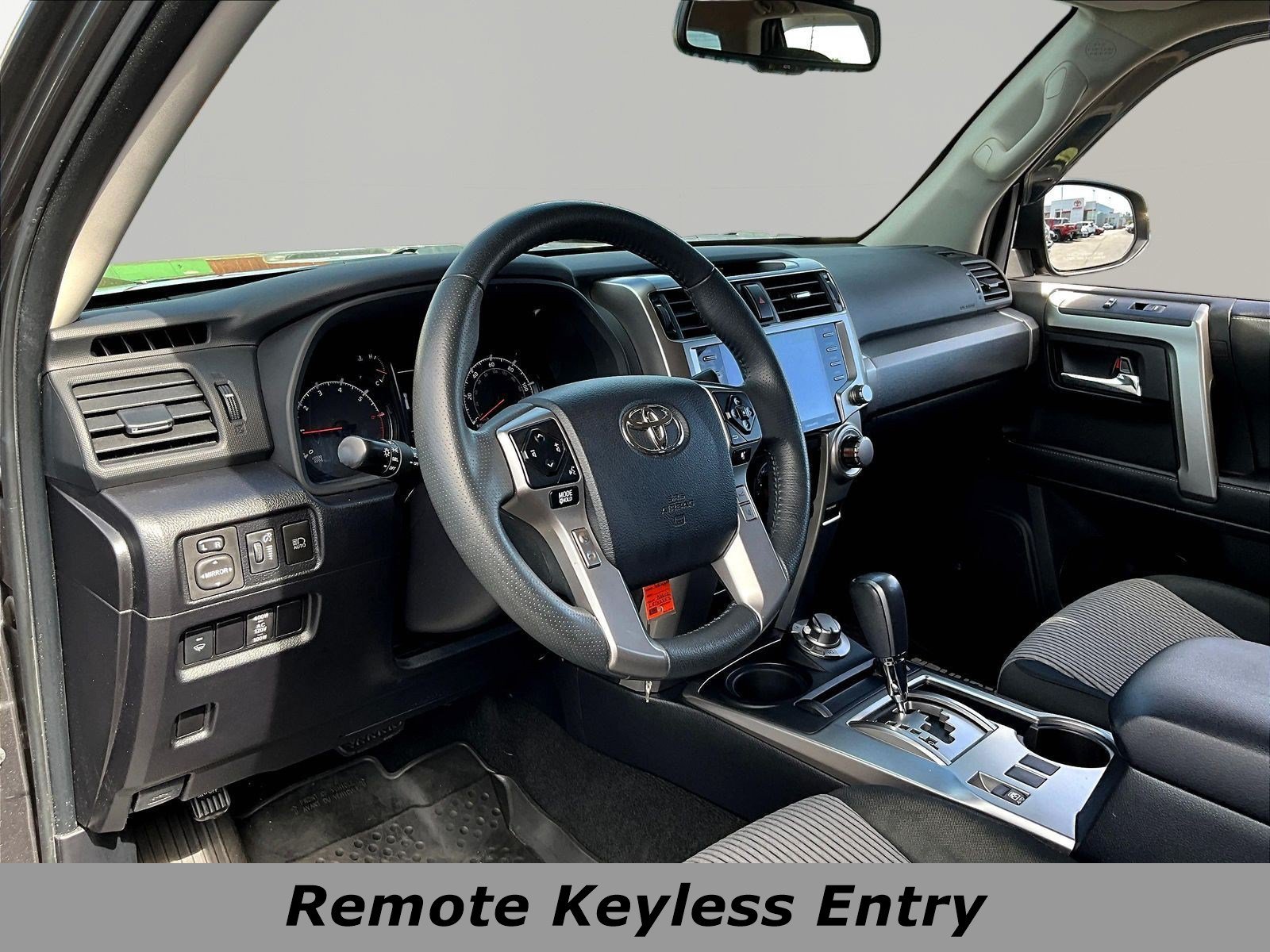 Used 2020 Toyota 4Runner SR5 AWD/4WD image 17