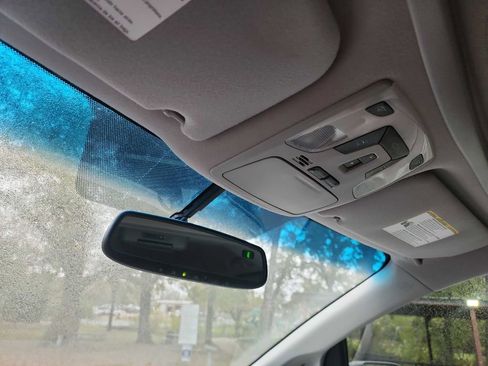 Used 2014 Toyota Sienna XLE image 16