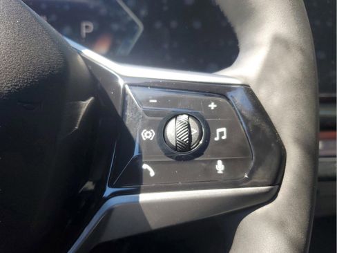 Used 2025 BMW i5 eDrive40i w/ Premium Package RWD image 21