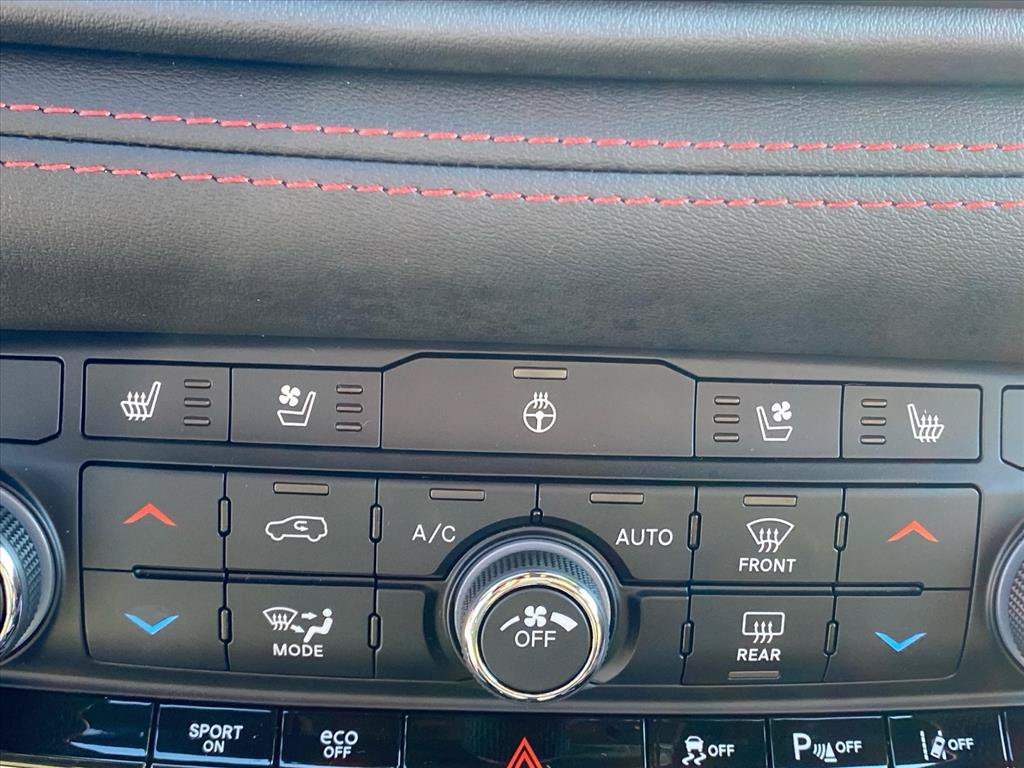 Used 2025 Dodge Durango R/T AWD/4WD image 16