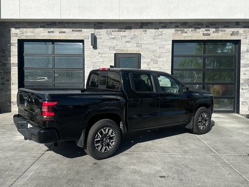 Used 2022 Nissan Frontier SV AWD/4WD image 3