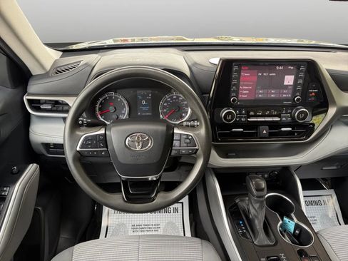 Used 2021 Toyota Highlander L AWD/4WD image 27