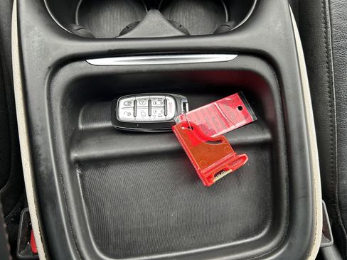 Used 2020 Chrysler Pacifica Touring-L image 36