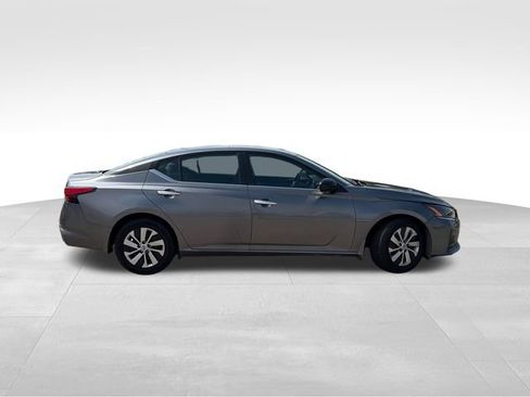 Used 2024 Nissan Altima 2.5 S FWD image 7