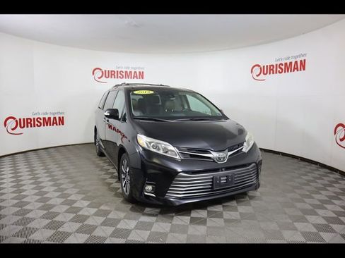 Used 2018 Toyota Sienna Limited Premium w/ Carpet Mat Package image 19