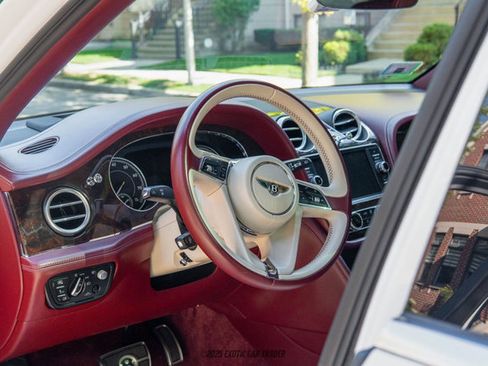 Used 2019 Bentley Bentayga image 70