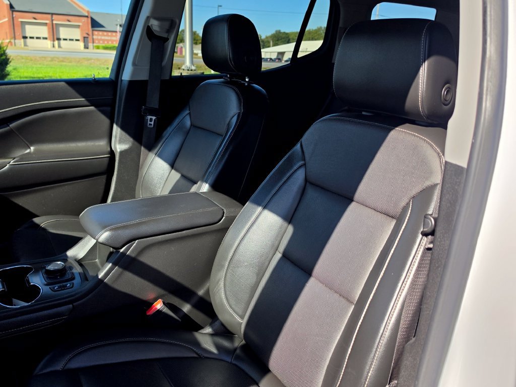 Used 2023 GMC Acadia SLT AWD/4WD image 10
