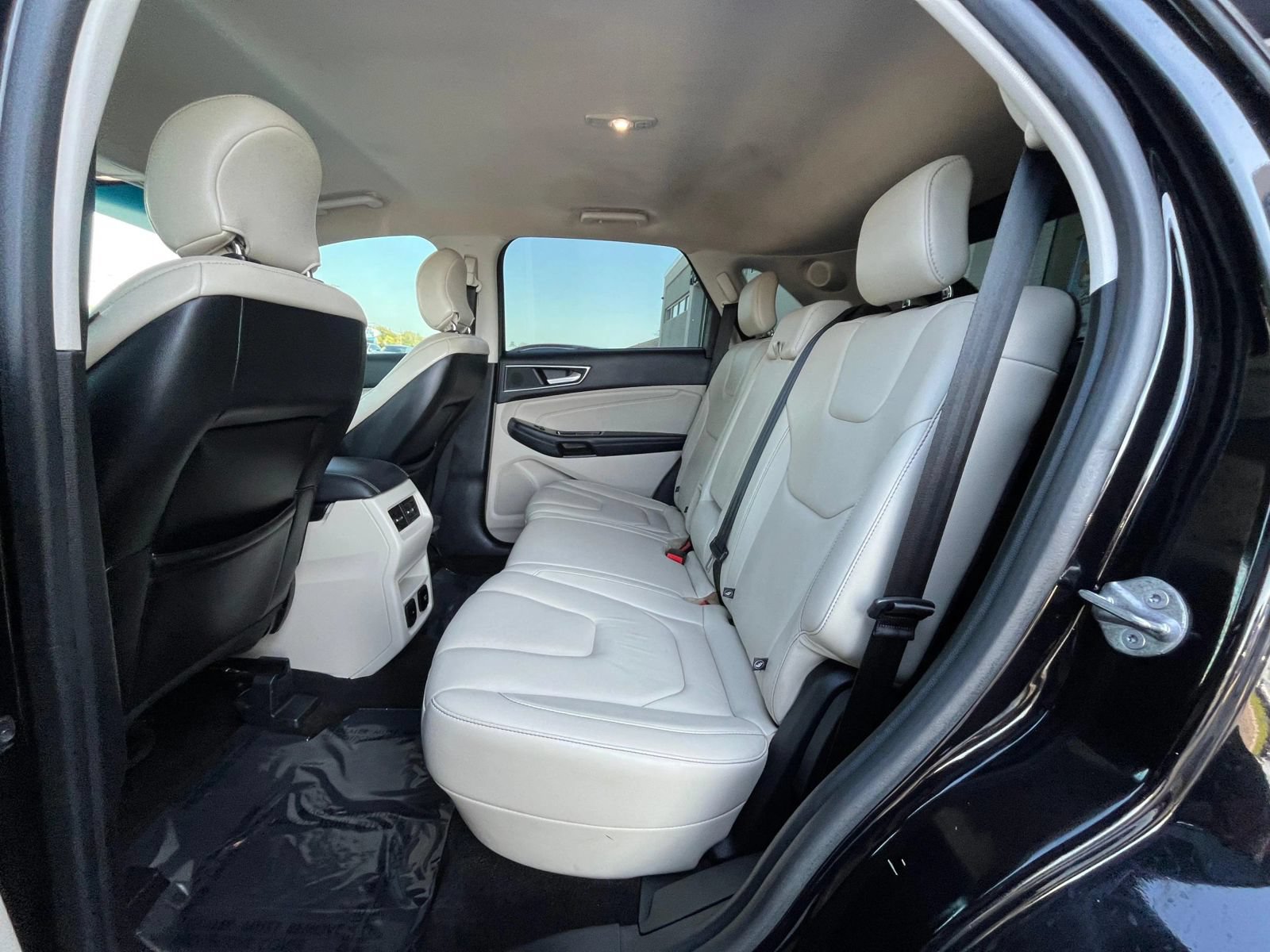 Used 2018 Ford Edge Titanium w/ Technology Package AWD/4WD image 32