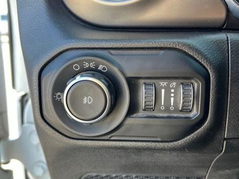 Used 2019 Jeep Wrangler Sport AWD/4WD image 12