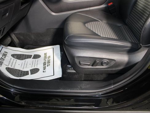 Used 2022 Toyota Highlander XSE image 9