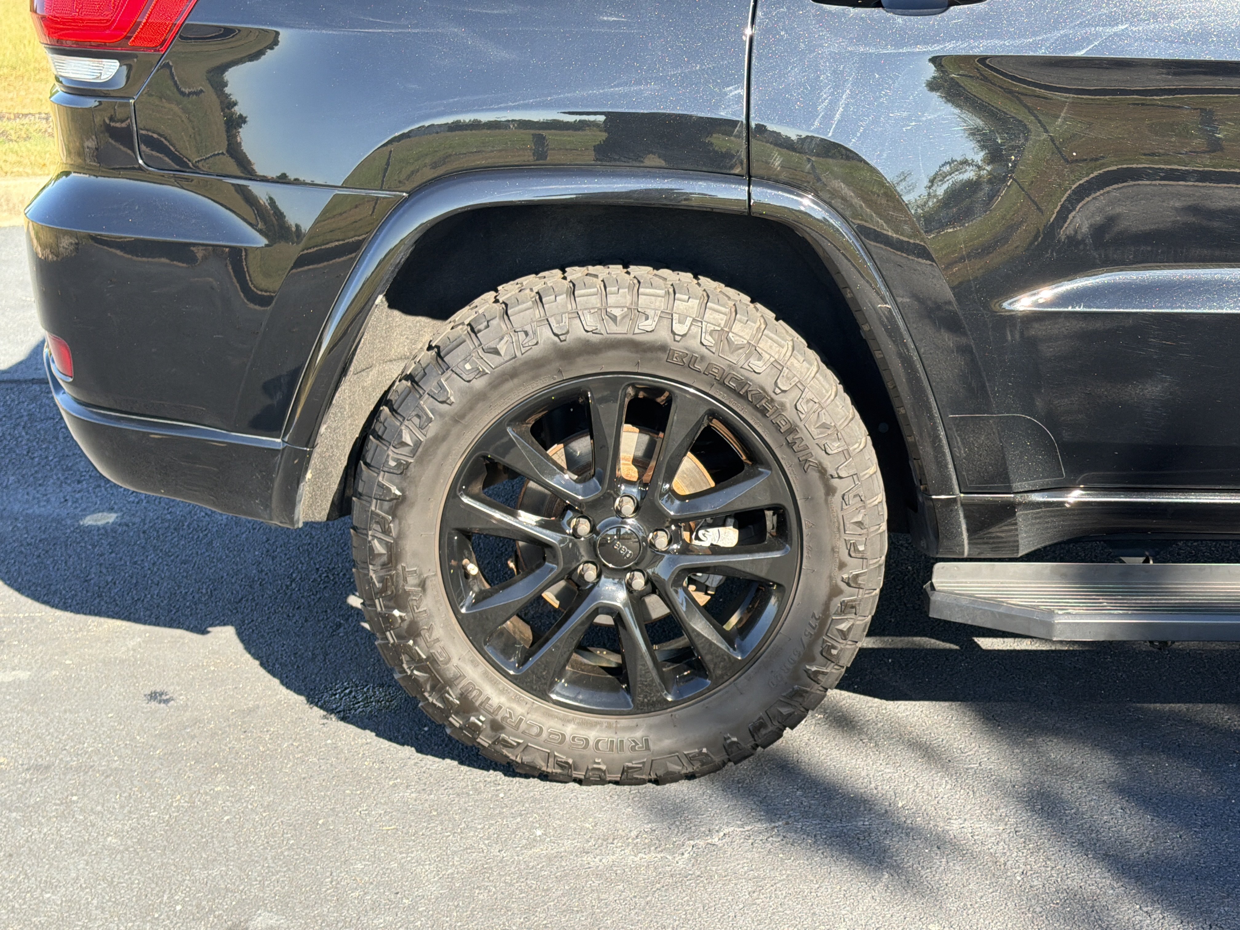 Used 2020 Jeep Grand Cherokee Altitude AWD/4WD image 34