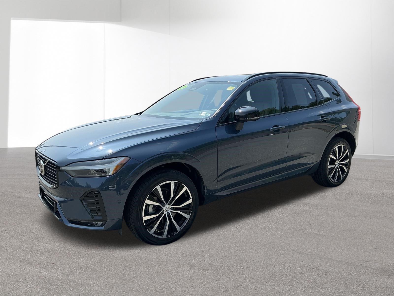Used 2023 Volvo XC60 B5 Plus w/ Protection Package Premier AWD/4WD image 7