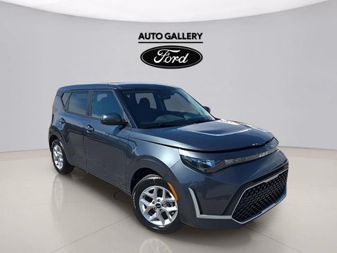 Used 2025 Kia Soul LX w/ LX Technology Package FWD image 1