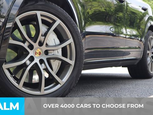 Used 2023 Porsche Cayenne Turbo AWD/4WD image 2