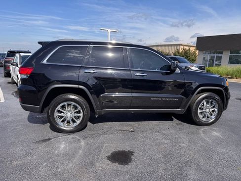 Used 2021 Jeep Grand Cherokee Laredo AWD/4WD image 6