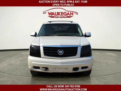 Used 2004 Cadillac Escalade AWD image 2
