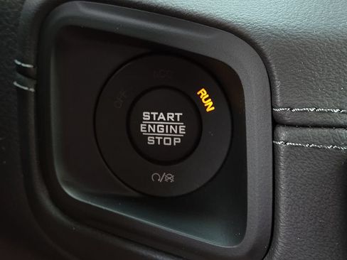 Used 2025 Jeep Gladiator Mojave AWD/4WD image 16