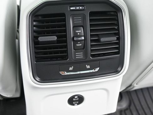 New 2025 Porsche Macan image 24