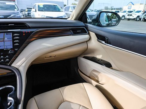 Certified 2019 Toyota Camry XLE FWD image 5